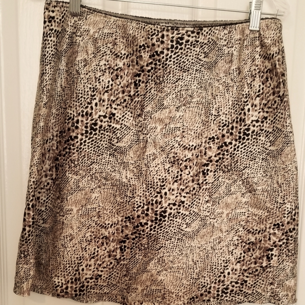 Polyester skirt, silky at touch